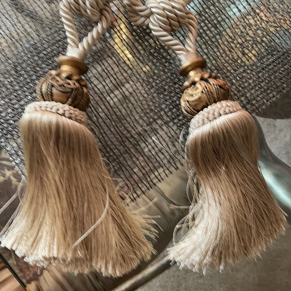 Curtain tassels